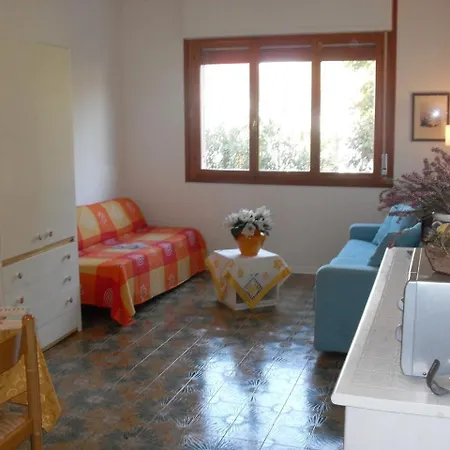 Studio In 24597